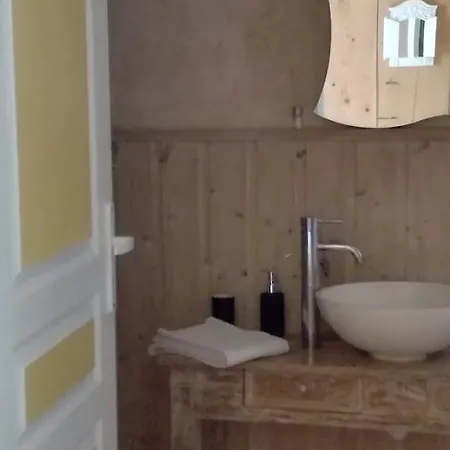 Chambres D'hotes Casa Paulou 招待所 3*